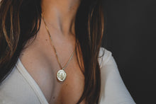 Cargar imagen en el visor de la galería, Goddess Isis Pendant Necklace with Box Chain | 14k Gold Stainless Steel
