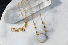 Cargar imagen en el visor de la galería, Raw Rainbow Moonstone Circular Shaped | Gold Pendant Satellite and Bead Necklace
