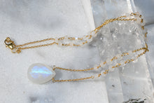 Cargar imagen en el visor de la galería, Teardrop Rainbow Moonstone with Rainbow Moonstone Beaded Gold Plated Cable Chain
