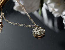 Cargar imagen en el visor de la galería, LIONS GATE 14k Gold Tarnish Resistant Necklace
